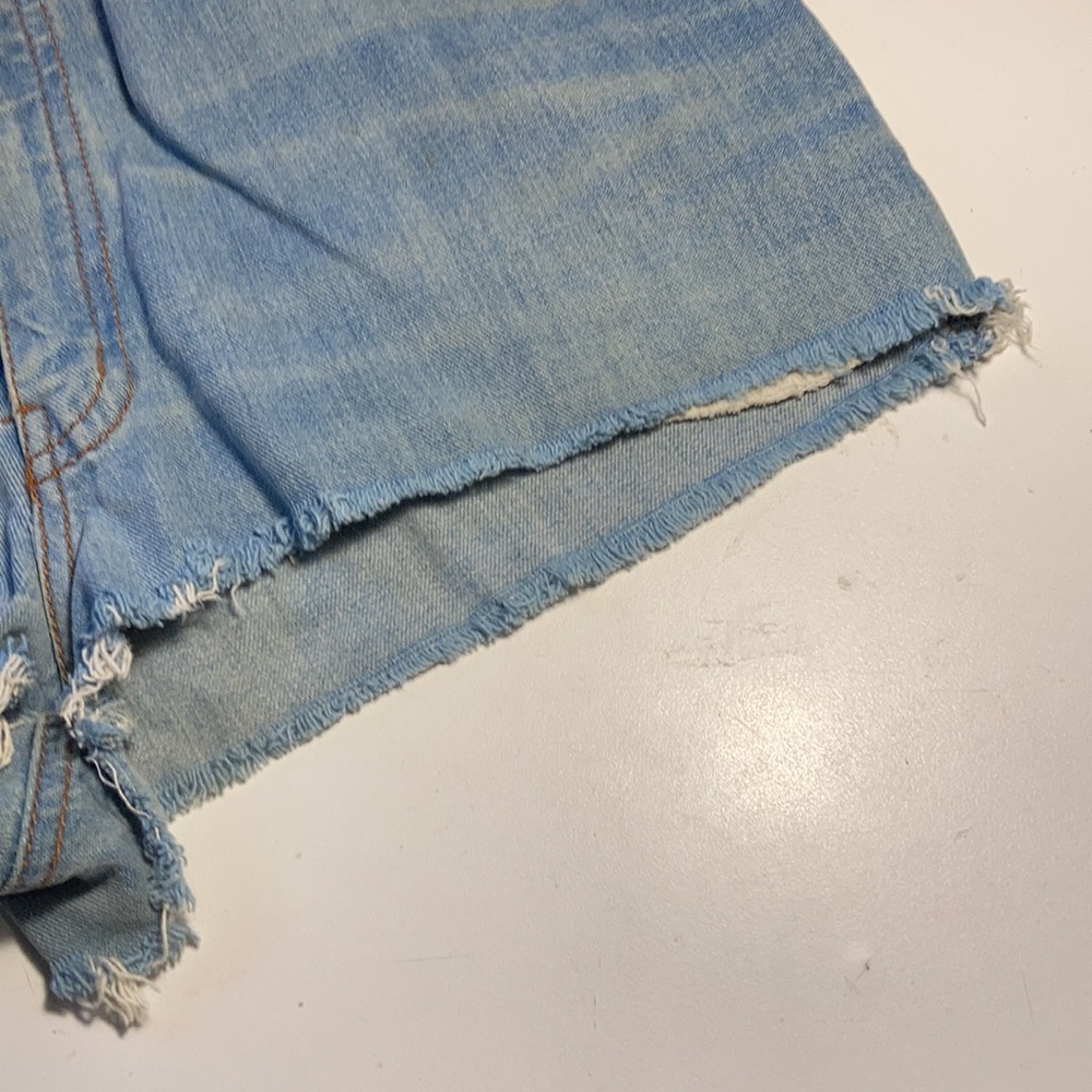 Super sports at Alexander’s vintage denim cut off shorts. Size 4 - Picture 5 of 8